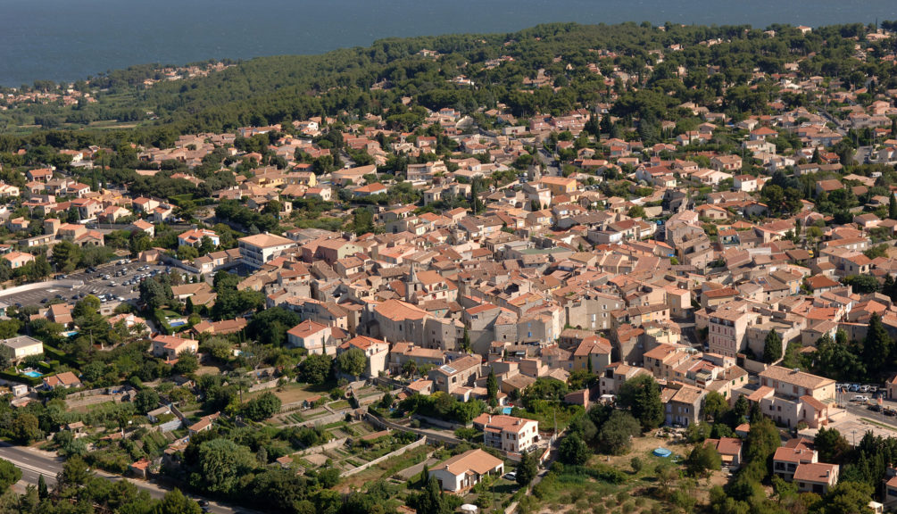 Vue aérienne de Saint-Mitre-les-Remparts