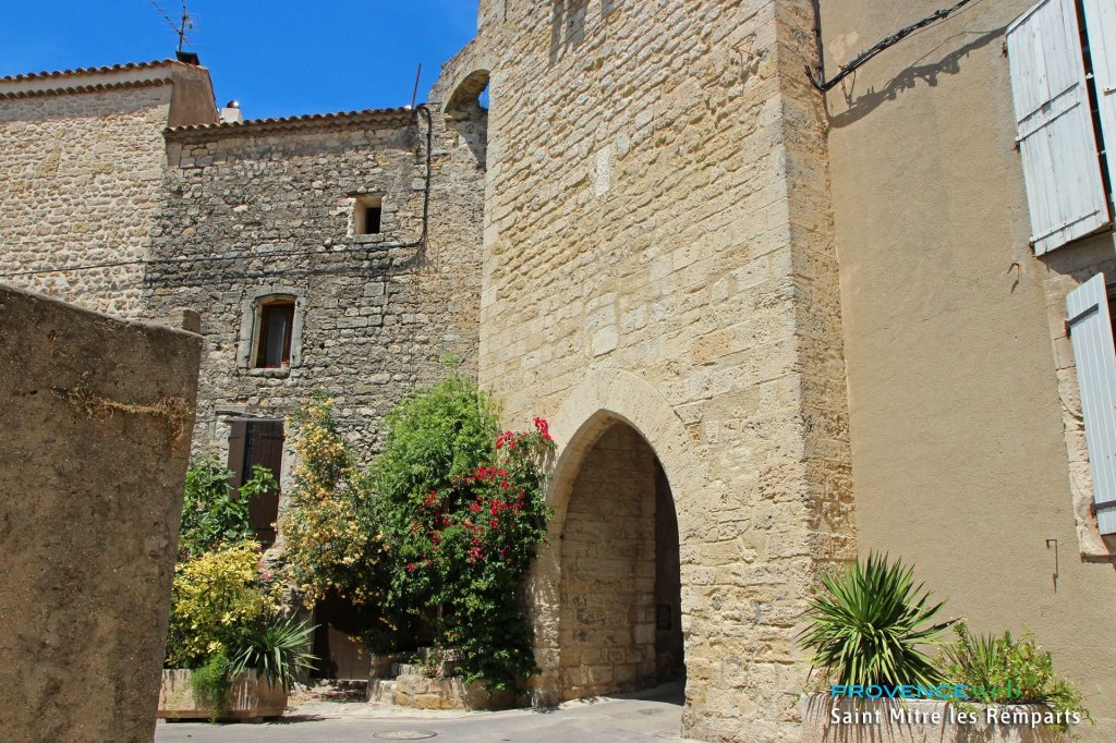 Remparts de Saint-Mitre-les-Remparts